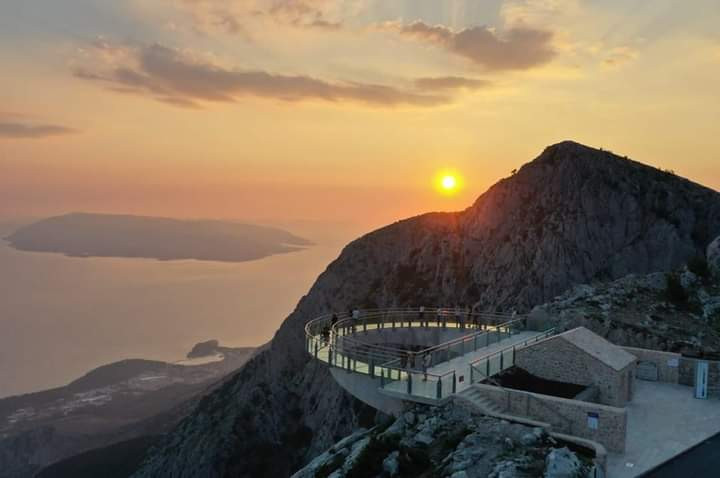 Beautiful and spacious villa with pool - Ideal for a relaxing holiday in Makarska, Villa Natasha with Pool Makarska