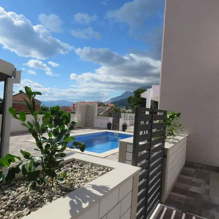 Beautiful and spacious villa with pool - Ideal for a relaxing holiday in Makarska, Villa Natasha with Pool Makarska