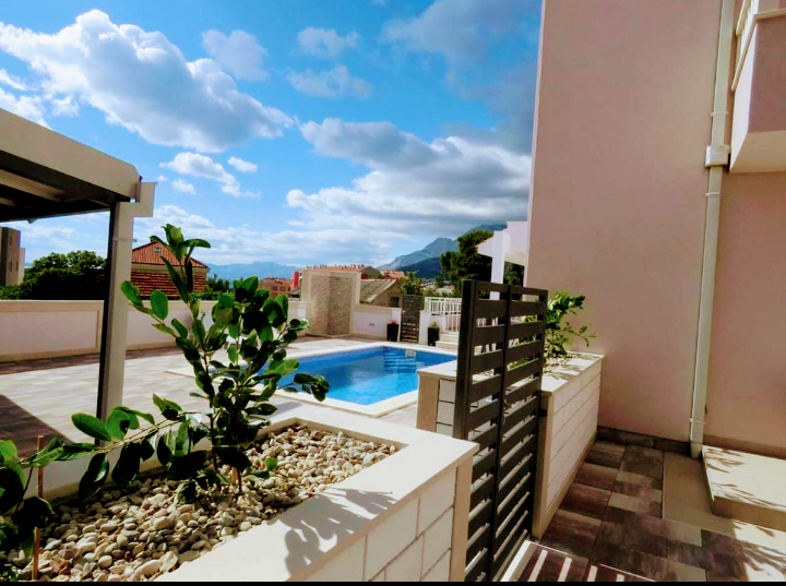 Villa Natasha with Pool