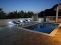 Izvana opremljena s bazenom, terasom i roštiljem, Villa Natasha with Pool Makarska